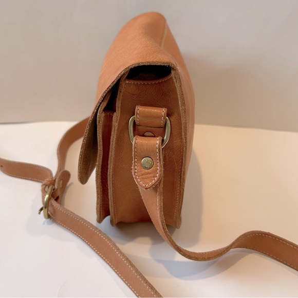 Il Bisonte Genuine Leather crossbody over shoulder handbag - Picture 12 of 13